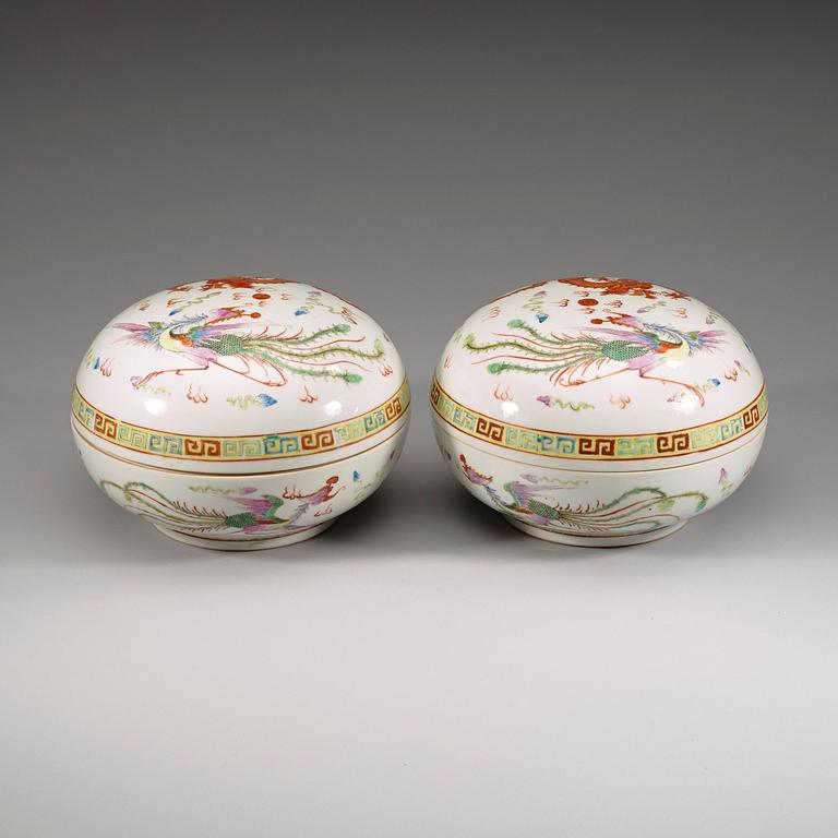 A pair of phoenix and dragon boxes with covers, late Qing dynasty, with Qianlong four character mark.