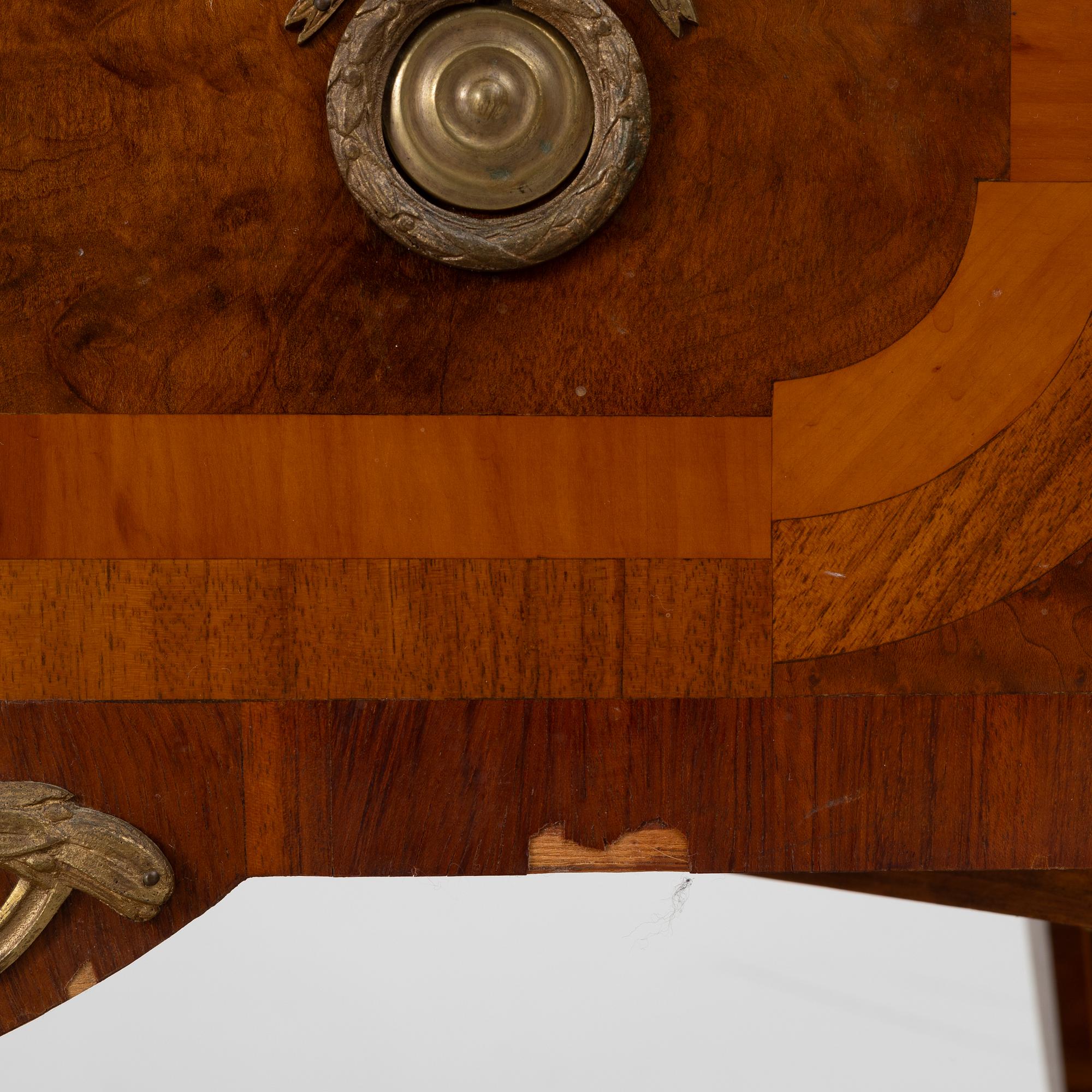 Chest of drawers, Gustavian style, early 20th century.