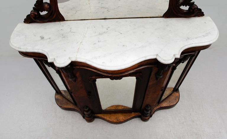 SPEGELSKÄNK, England, 1800-talets andra hälft.