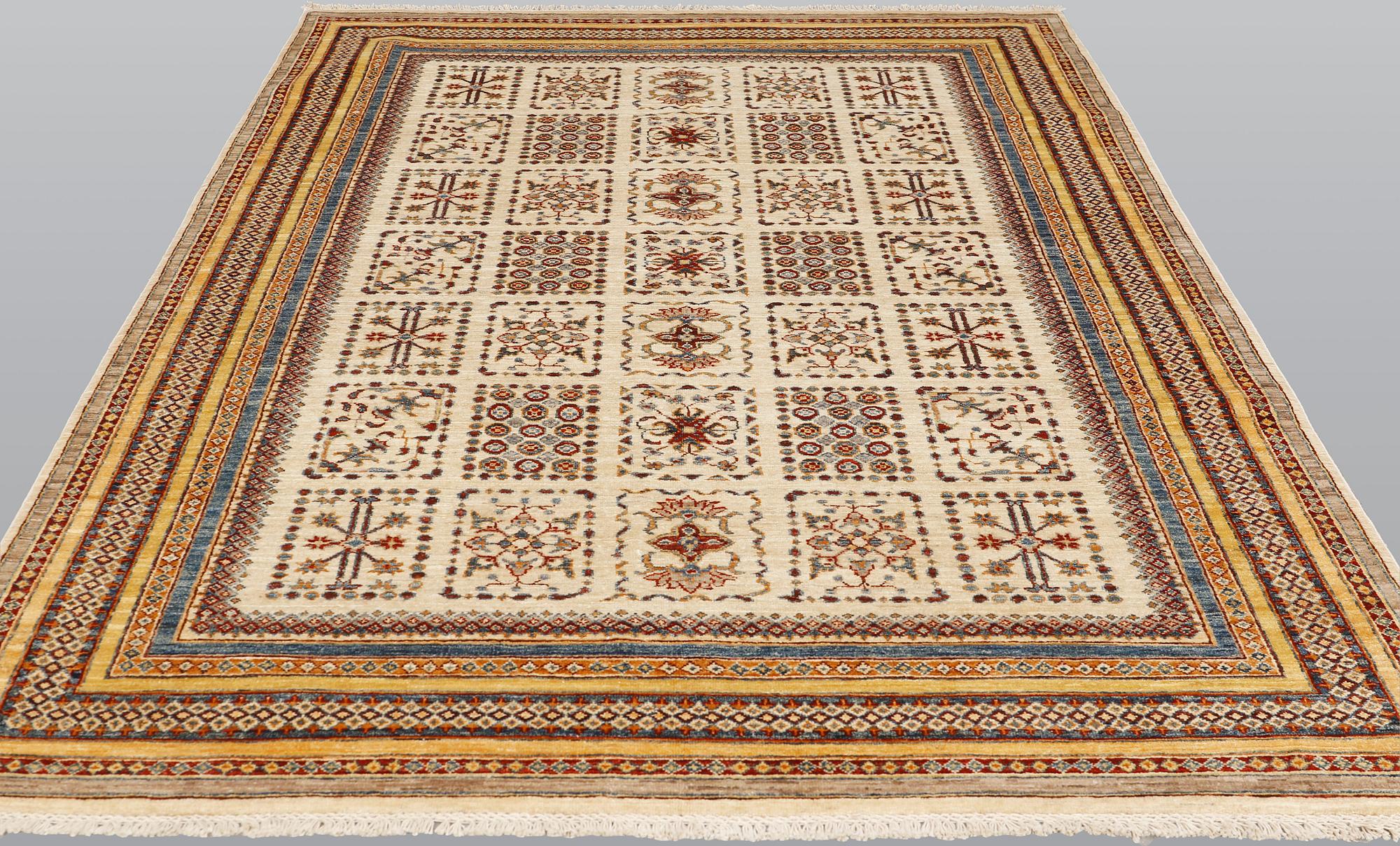A carpet, Ziegler Design, approx. 253 x 172 cm.