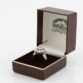 Ring 18K white gold set with round brilliant-cut diamonds.