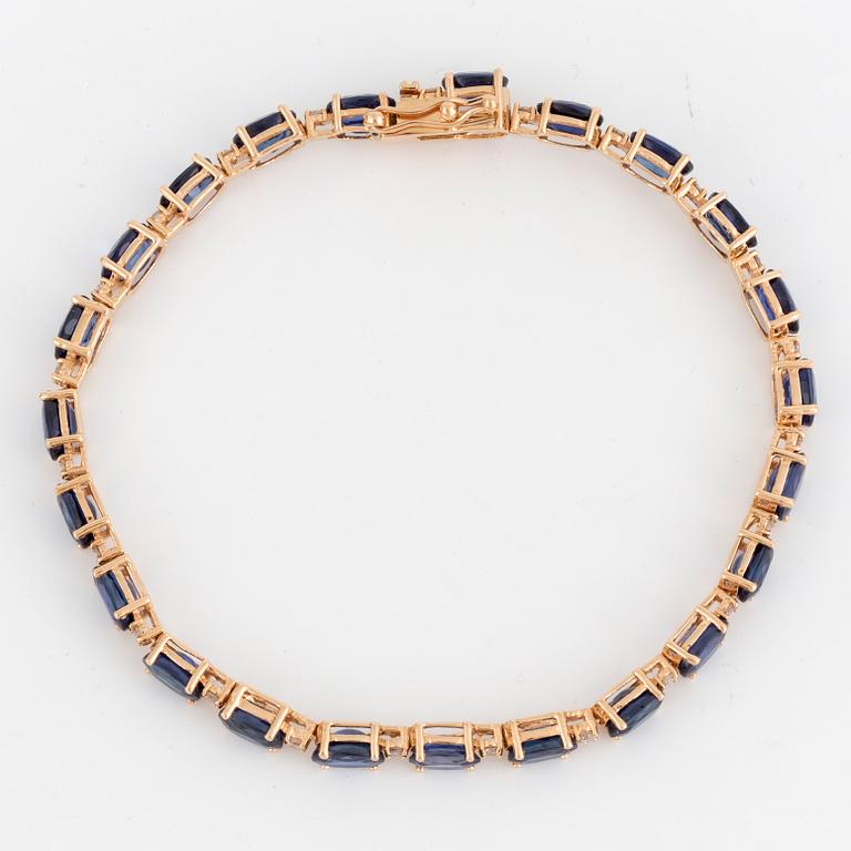 ARMBAND, med safirer och briljantslipade diamanter.