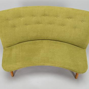 Carl Gustaf Hiort af Ornäs, sohva, "Kim", Puunveisto Oy - Träsnideri Ab, 1940-luvun puoliväli.