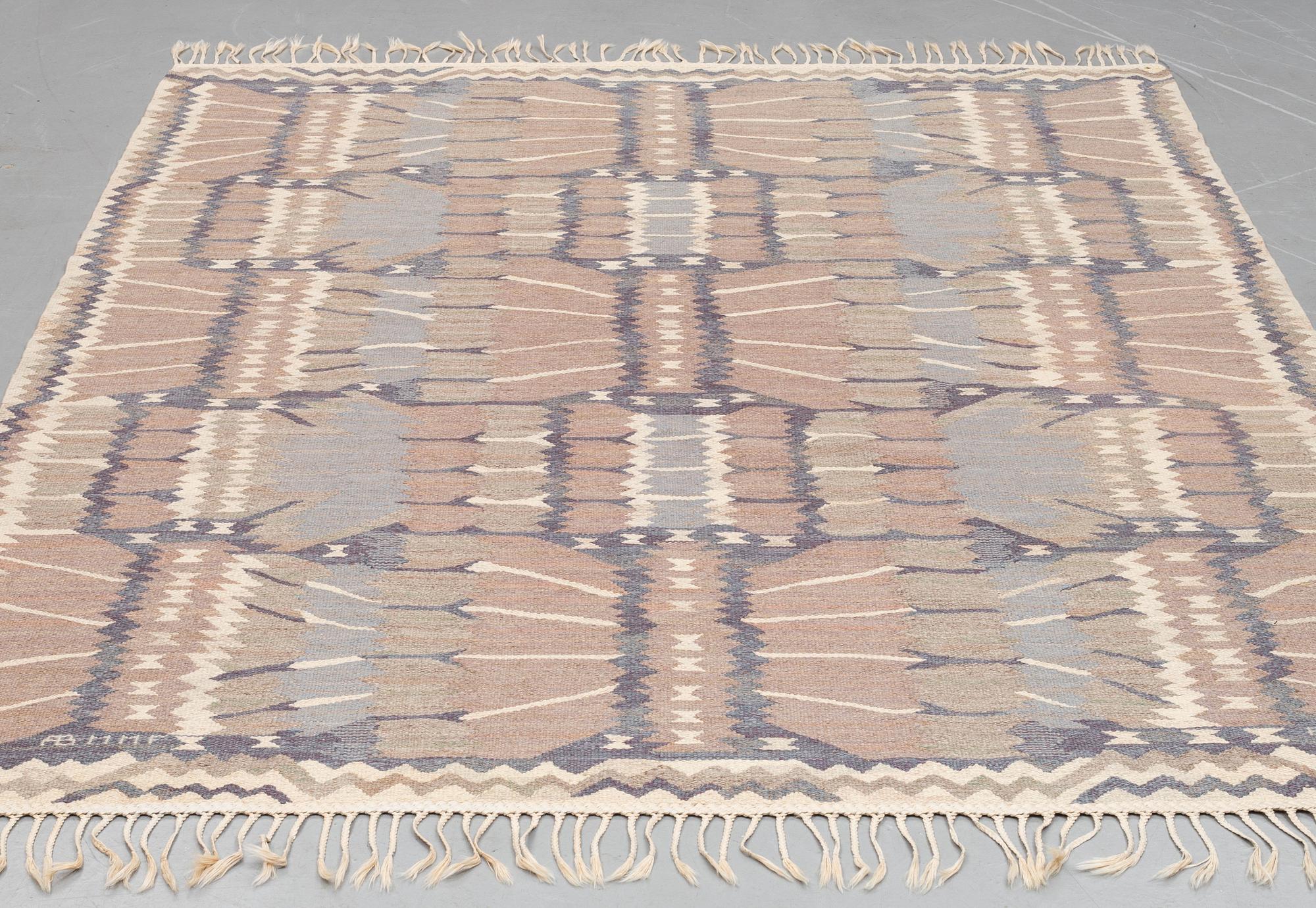 Barbro Nilsson, matta, "Strålblomman grå", gobelängteknik, ca 282,5 x 216 cm, signerad AB MMF BN.