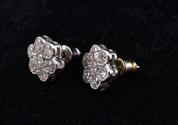 KORVAKORUT, briljanttihiottuja timantteja n. 2.10 ct. Paino 3,7 g.
