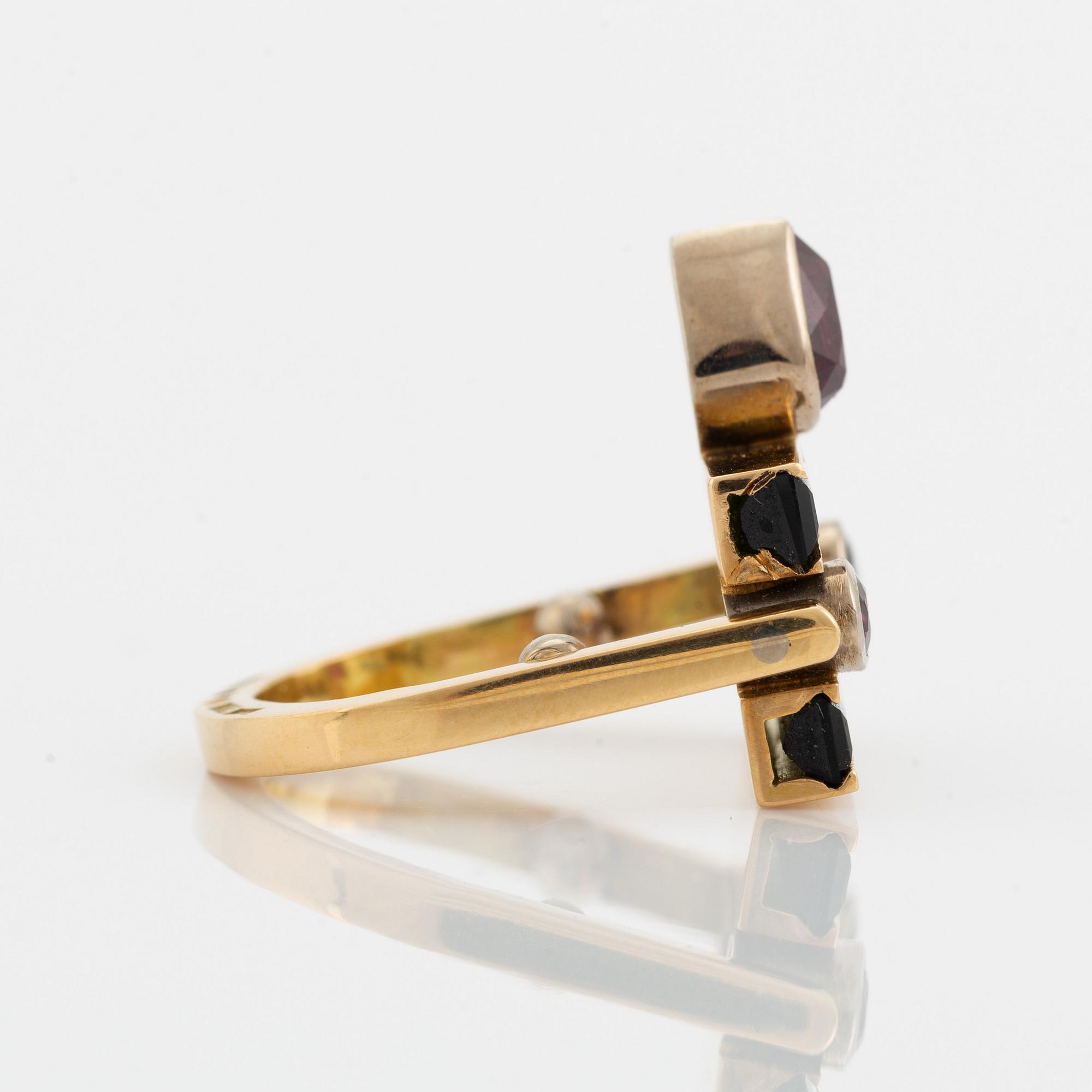 Mats Eskils, ring, Stockholm 1989, 18K rödguld, turmalin och rubiner.