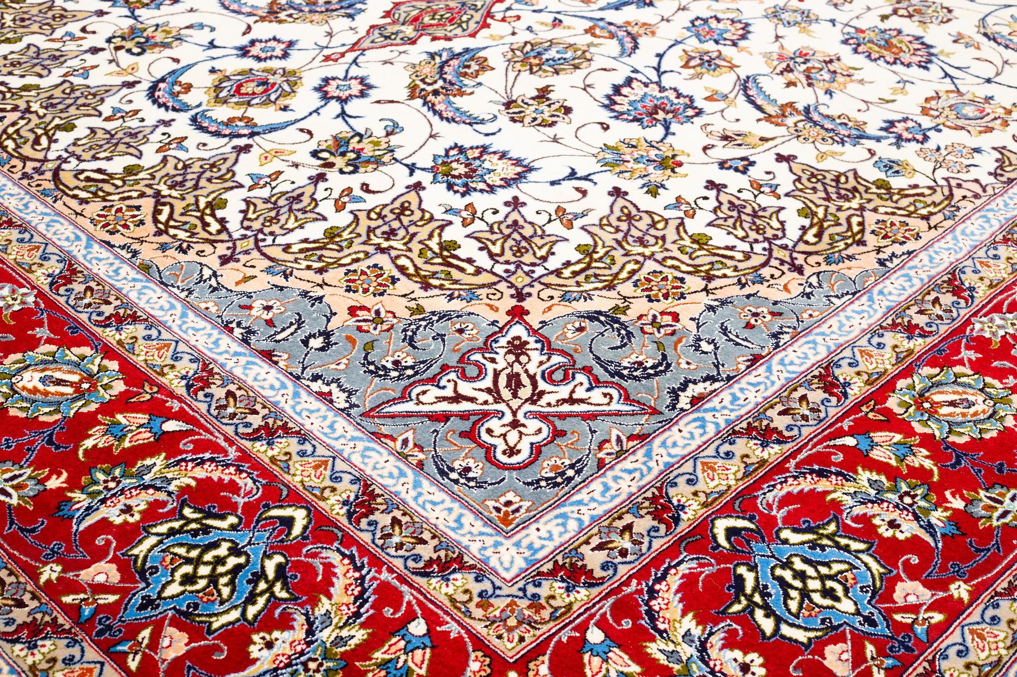 Matto, old Esfahan, ca 310 x 204 cm.