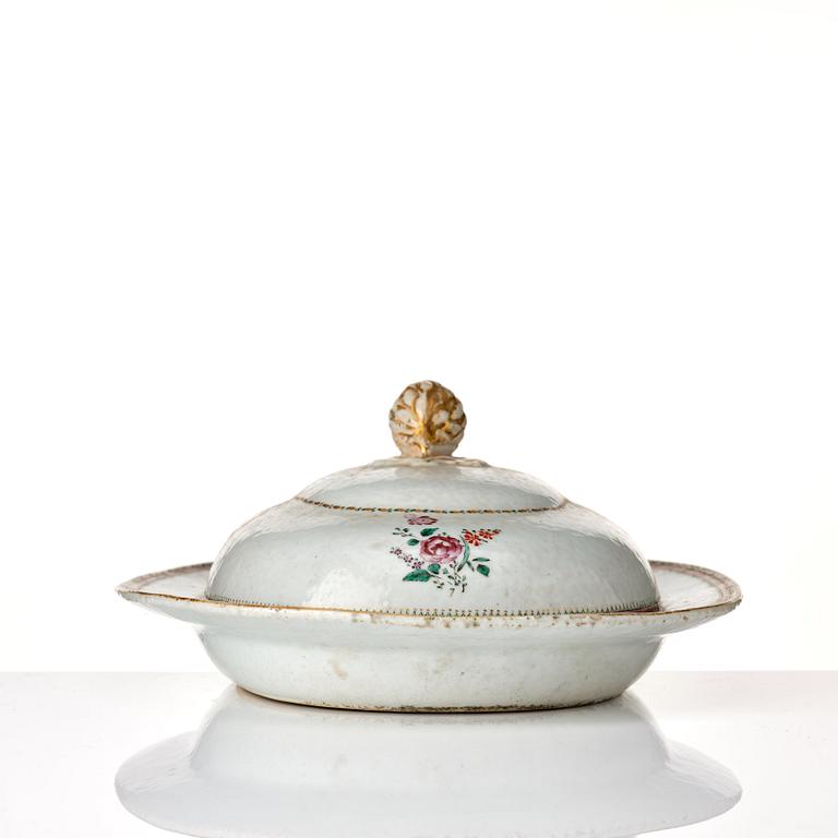 A famille rose armorial dish with cover, Qing dynasty, Qianlong (1736-95).