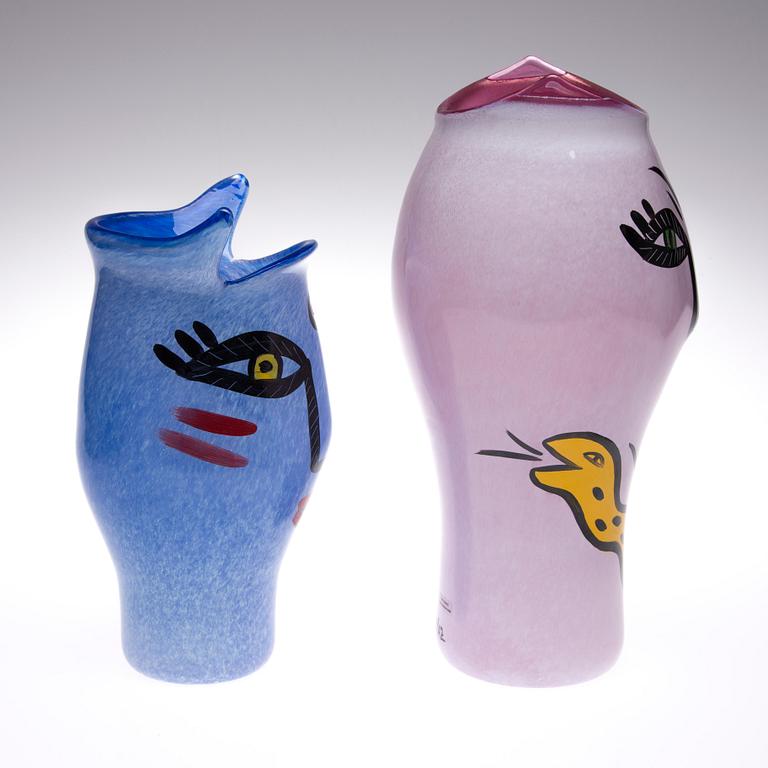 VASER, 2 st, "Open Minds", glas, signerade Ulrica Hydman-Vallien, Artist Collection.
