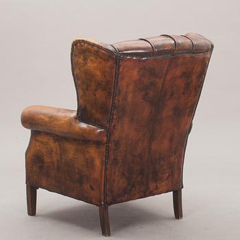 ÖRONLAPPSFÅTÖLJ, engelsk stil, 1900-talets andra hälft.