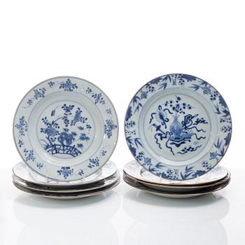 Tallrikar, 10 stycken, porslin. Qingdynastin, 1700--tal.