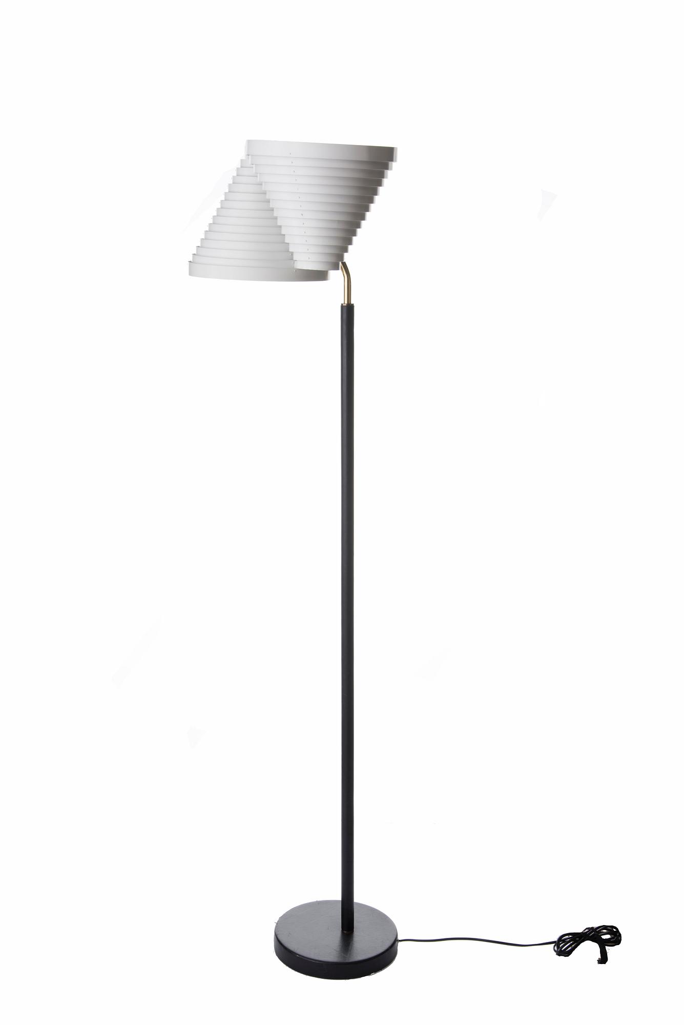 ALVAR AALTO, FLOOR LAMP, A 809. Alvar Aalto, stamped Valaistustyö.