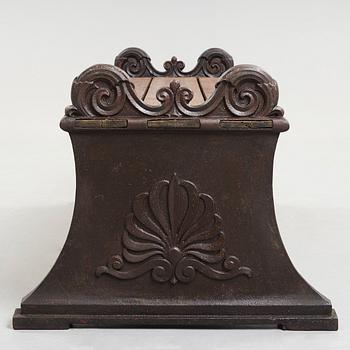 Folke Bensow, A Folke Bensow Swedish Grace cast iron bench 'Parkbänk Nr 1', Näfveqvarns Bruk.