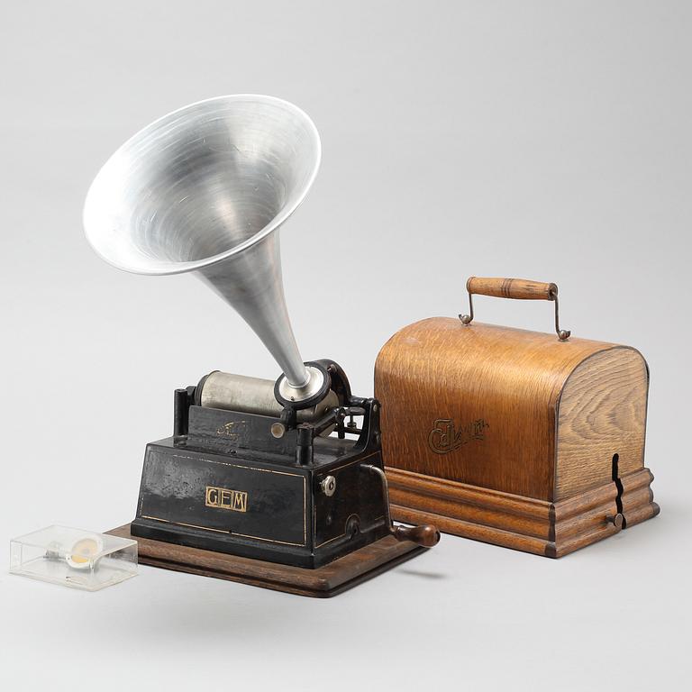 A phonograph from Edison, around the year 1900.