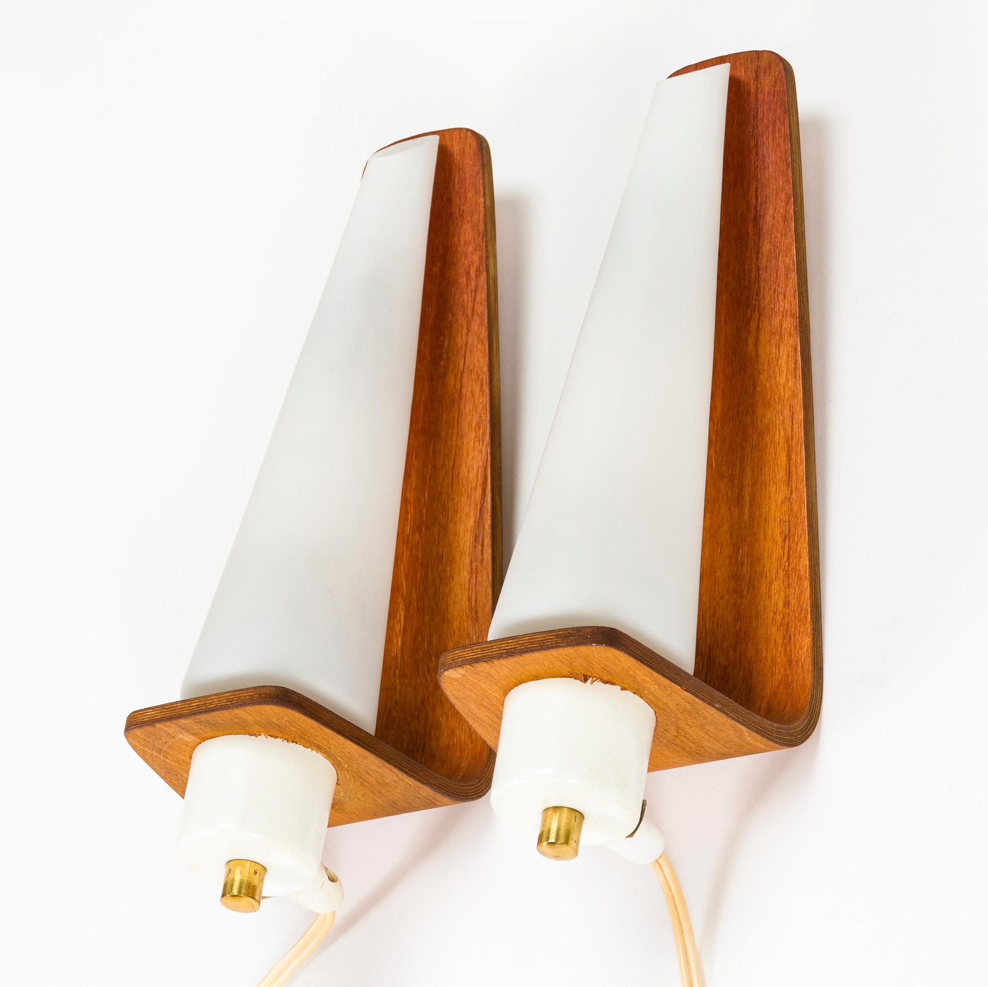 A pair of 1950s Wall lamps.