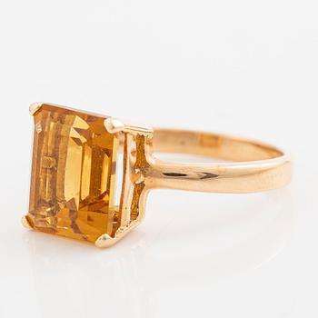 18K gold ring with a faceted citrine.