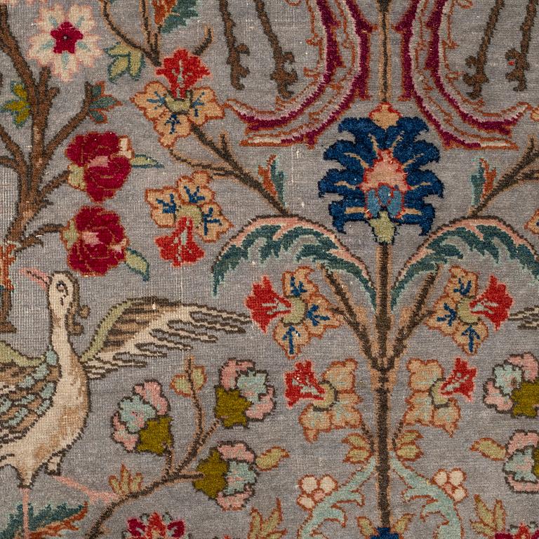 MATTO, a semi-antique Tabriz, ca 282,5-284,5 x 210-214,5 cm, inscriptions.