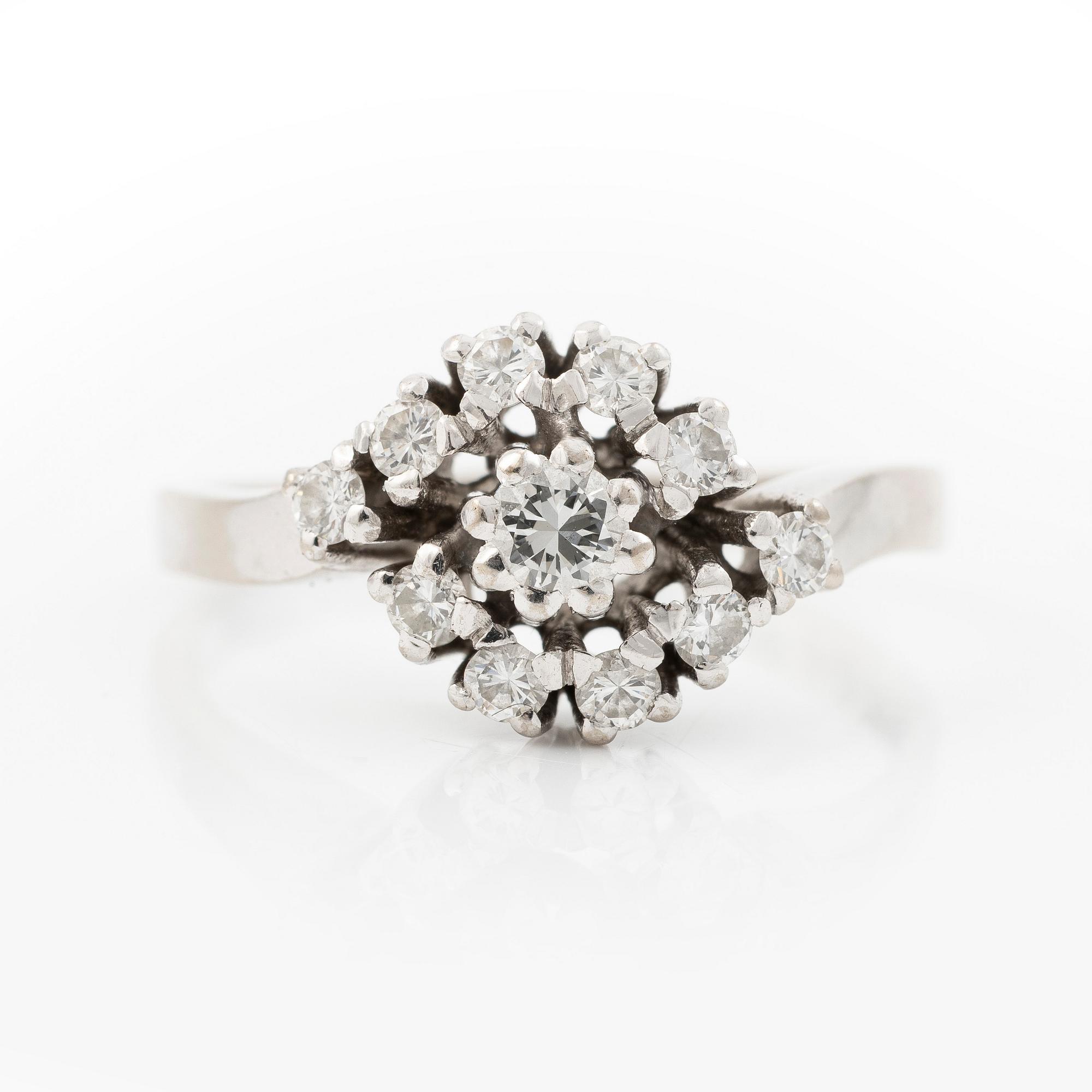 18K white gold ring with round brilliant-cut diamonds, Alton, Falköping, 1974.