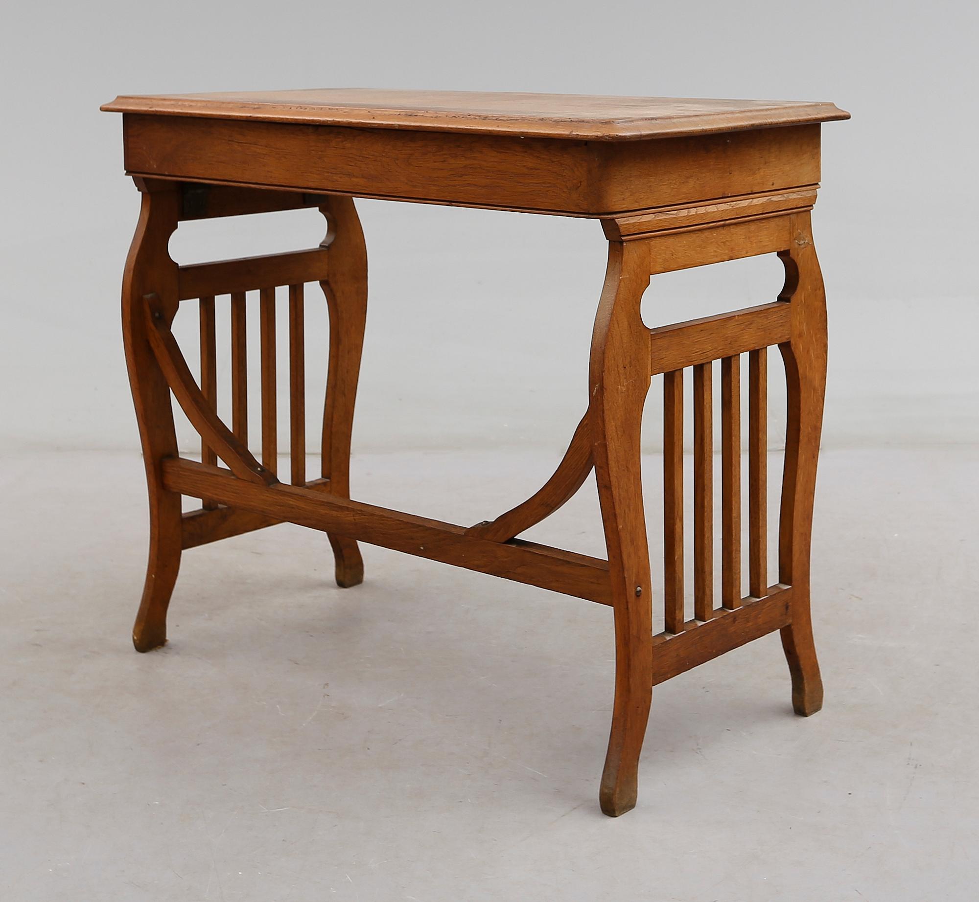 SKRIVBORD, 1900-talets första hälft.