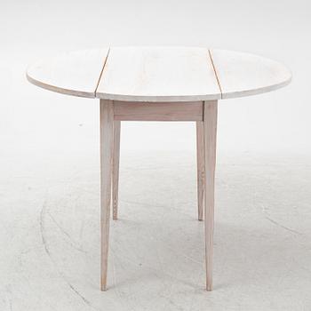A drop-leaf table, early 20th Century.