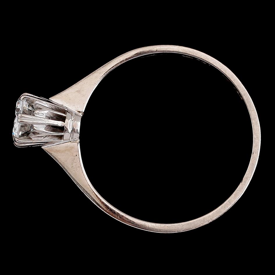 RING, 18 k vitguld, solitär briljantslipad diamant 0.51 ct., svenska stämplar JLAN, 1969.