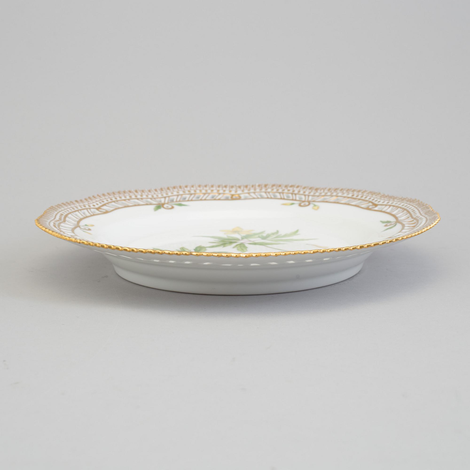 TALLRIK, porslin. "Flora Danica", kunglig dansk, 1900-tal.