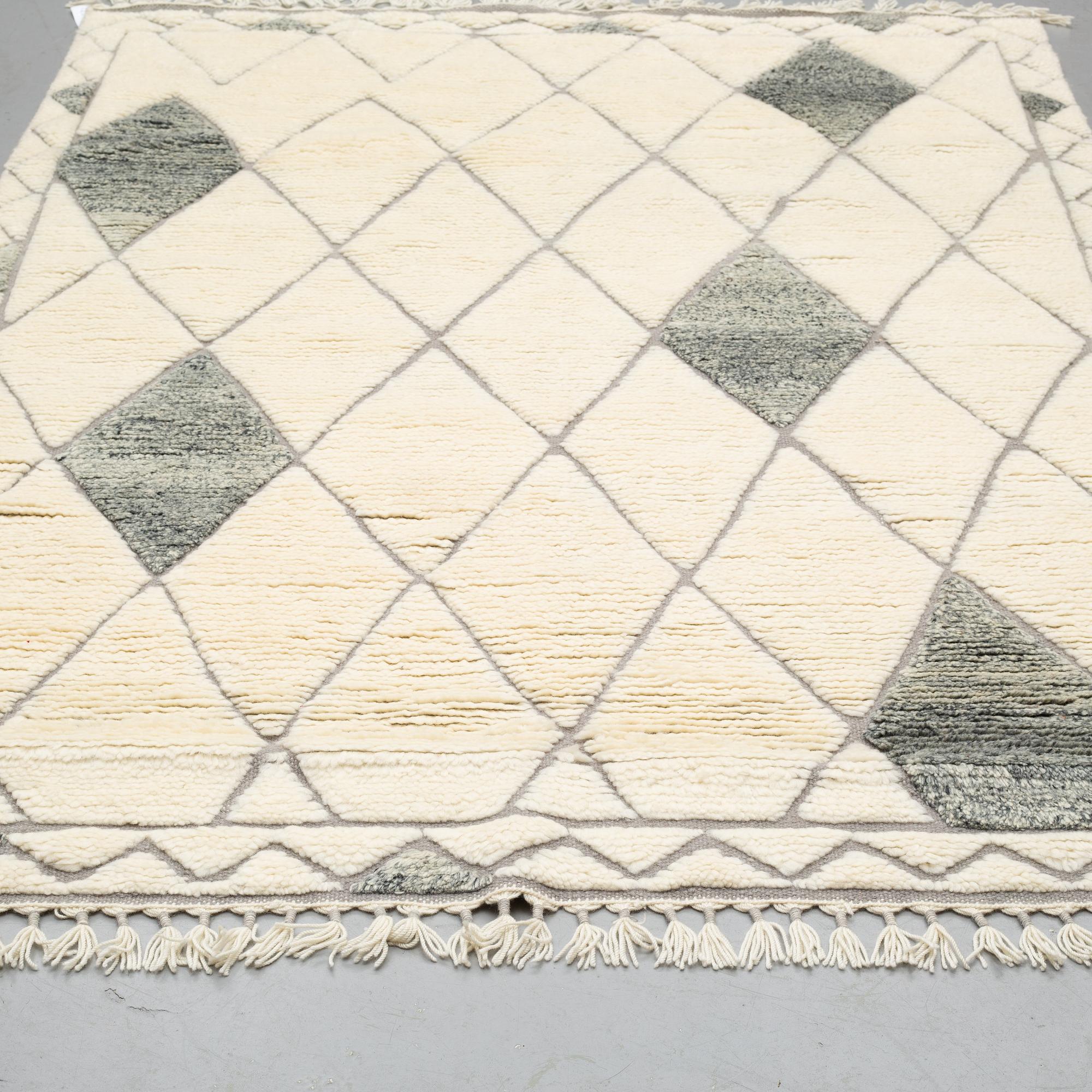 A CARPET, MOROCCO DESIGN, ca 245 x 175 cm.