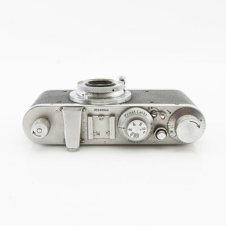 Camera Leica 1939 with accessories and case.