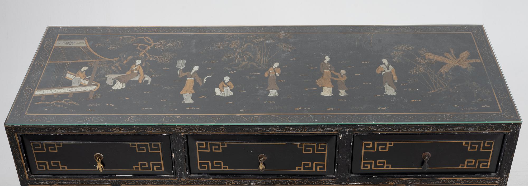 Byrå / sideboard, bemålat trä. Kina, 1900-tal.