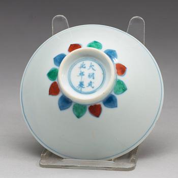 A doucai cup with cranes, Qing dynasty with Chenghuas six character mark..