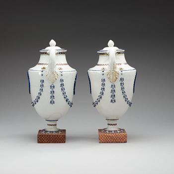 URNOR med LOCK, ett par, kompaniporslin. Qing dynastin, Qianlong (1736-95).