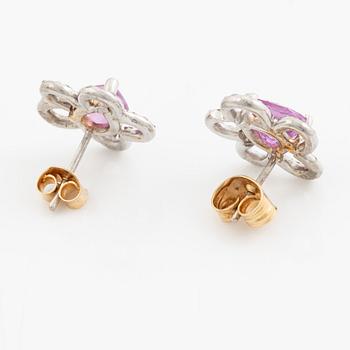 Örhängen, Mandelstam, blomformade 18K vitguld med rosa droppslipade safirer och briljantslipade diamanter.
