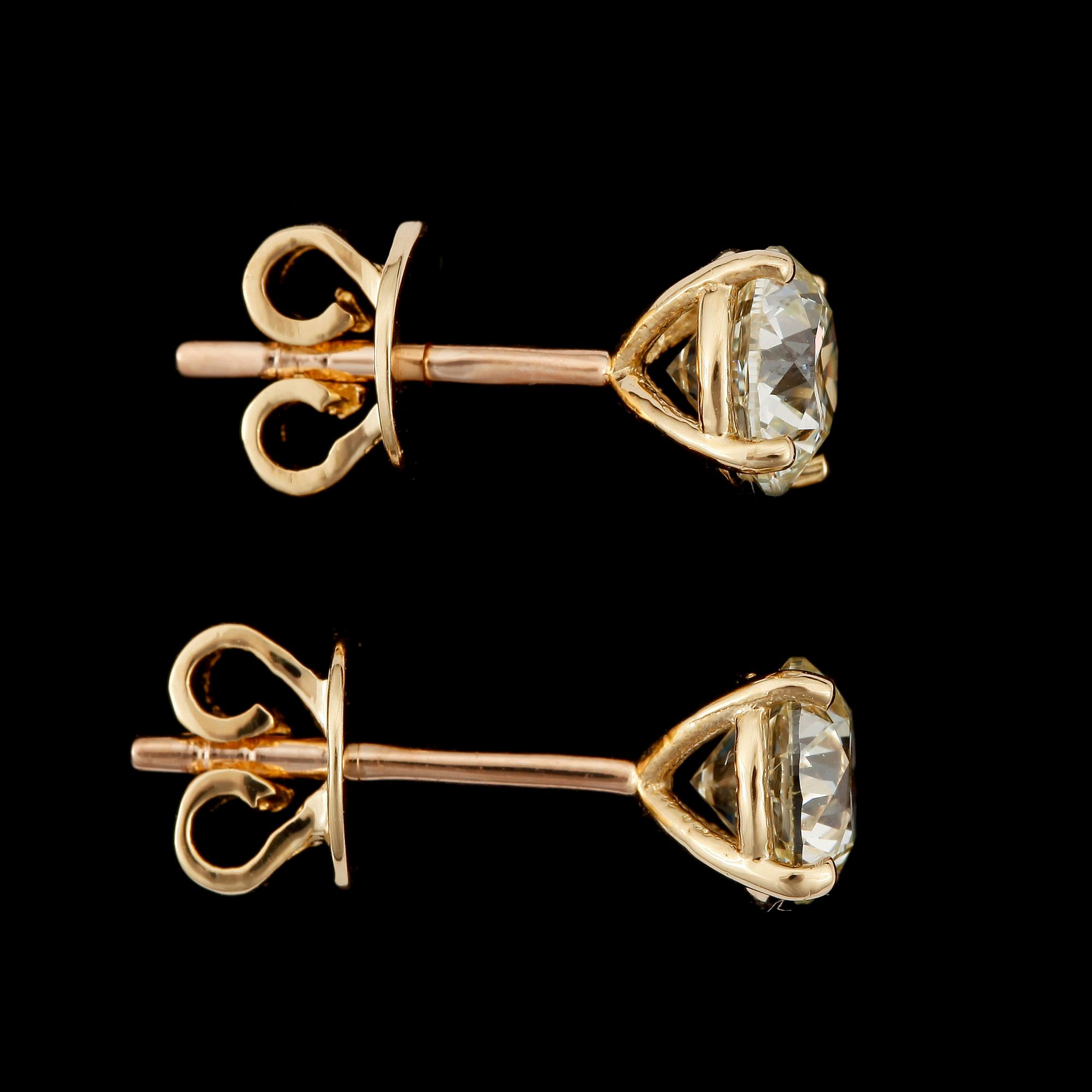 ÖRHÄNGEN, studs, ett par, 18k guld med briljantslipade diamanter tot ca1,60ct.