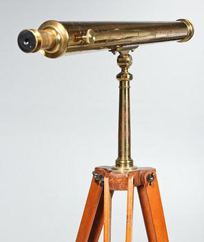 TUBKIKARE, STATIV samt FODRAL, omkring år 1900.