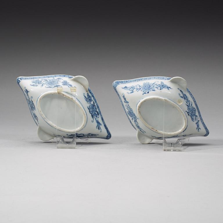 A pair of blue and white sauce boats, Qing dynasty, Yongzheng (1723-35).
