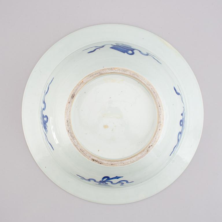 Tvättfat, porslin. Qingdynastin, 1800-tal.