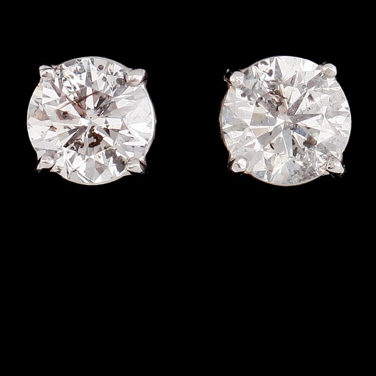 ÖRHÄNGEN, 1 par, 18 k vitguld, solitära briljantslipade diamanter tot ca 2.05 ct.