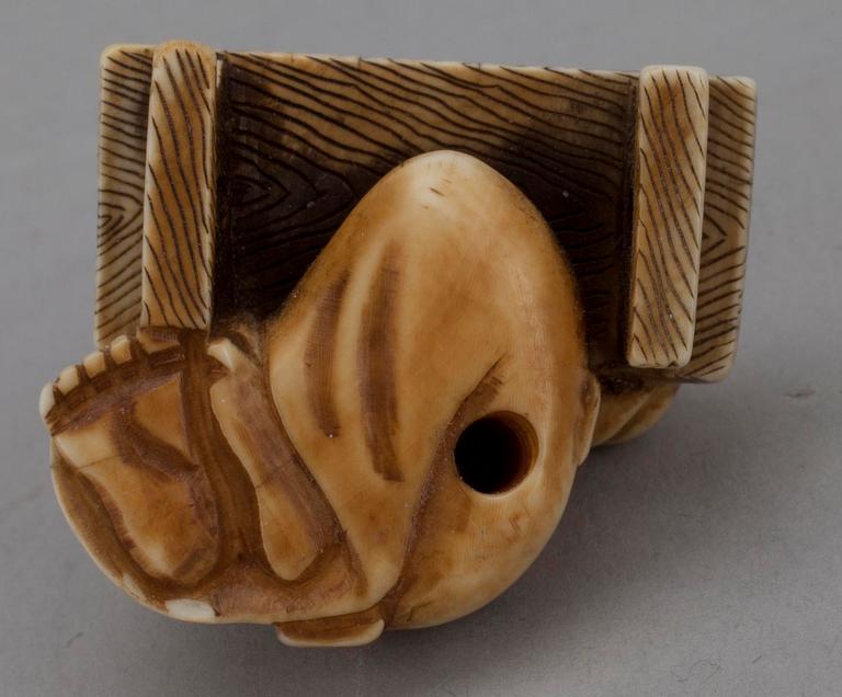 NETSUKE, luuta, Japani 1900-luvun alku.