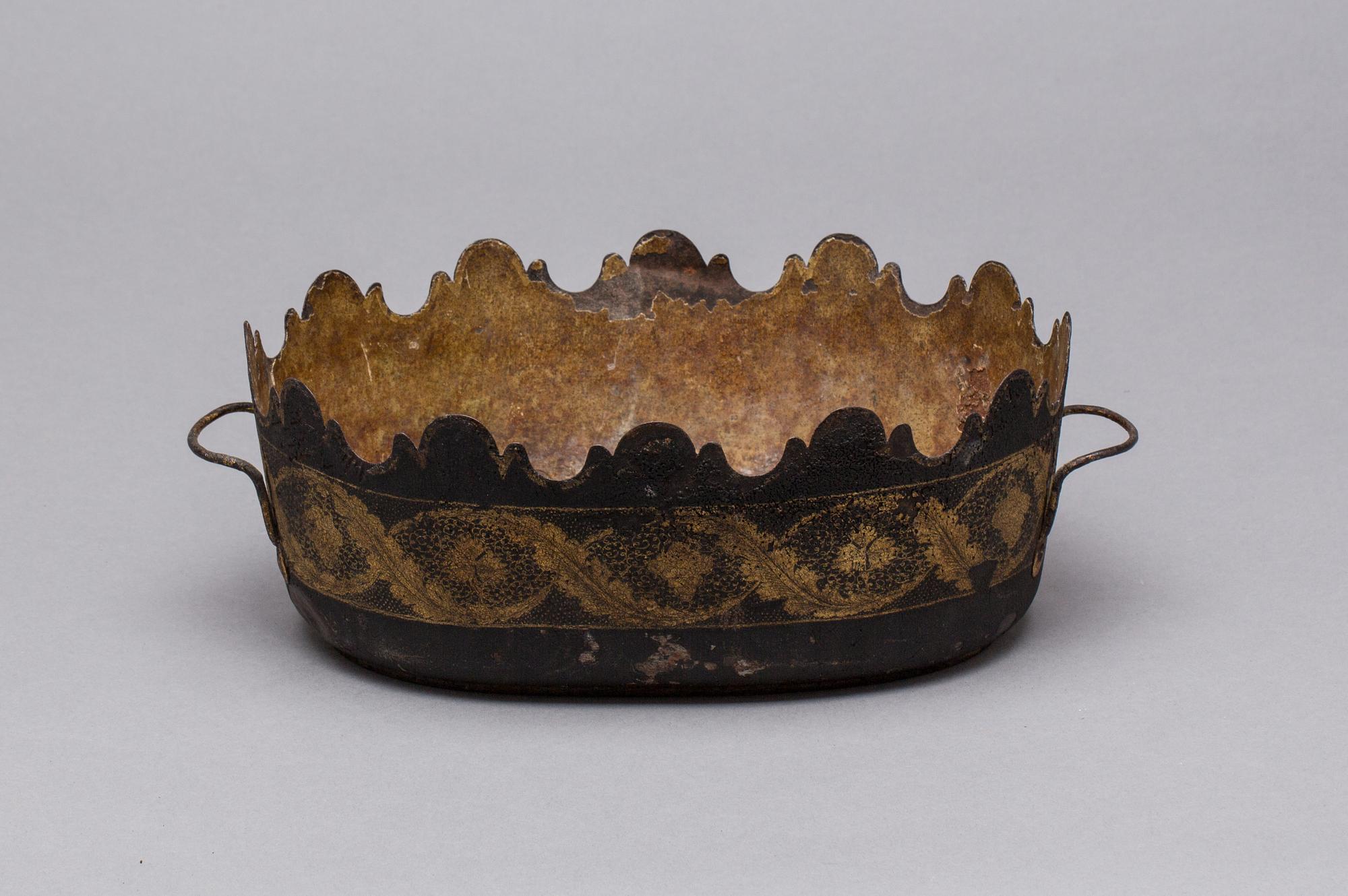 GLASSKÖLJARE, empire, 1800-talets första hälft.