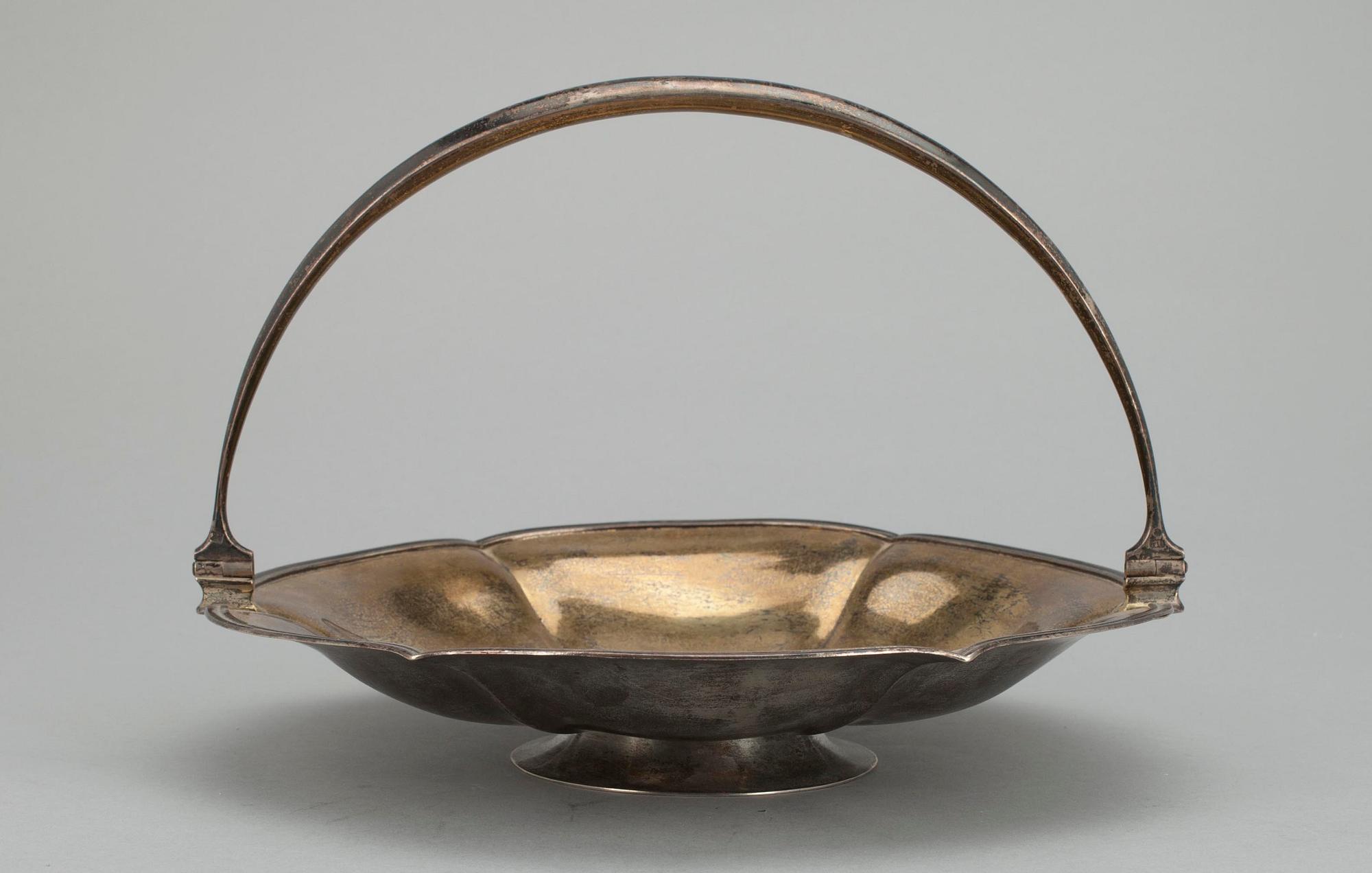 BRÖDKORG, silver, Alexander Kordes, St. Petersburg 1865. Vikt ca 542 g.