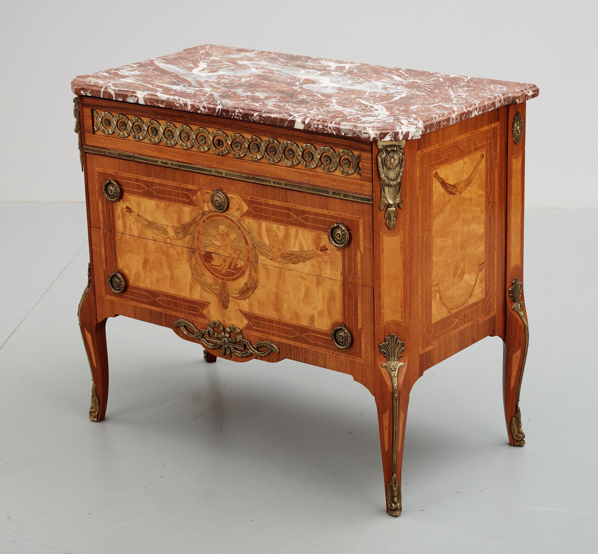 BYRÅ, gustaviansk stil, 1900-tal.