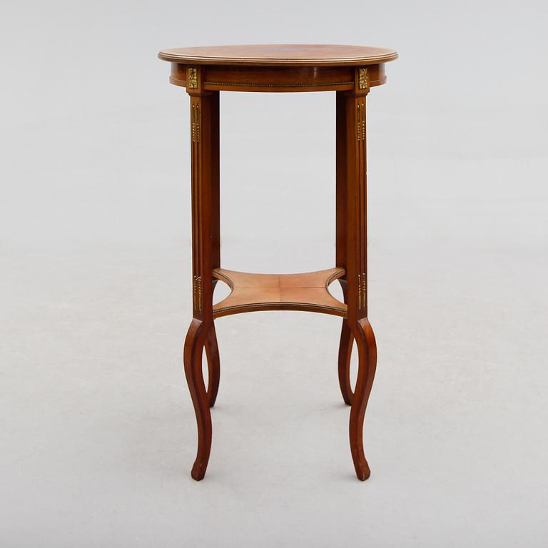 BORD, Louis XVI-stil, 1900-talets första hälft.