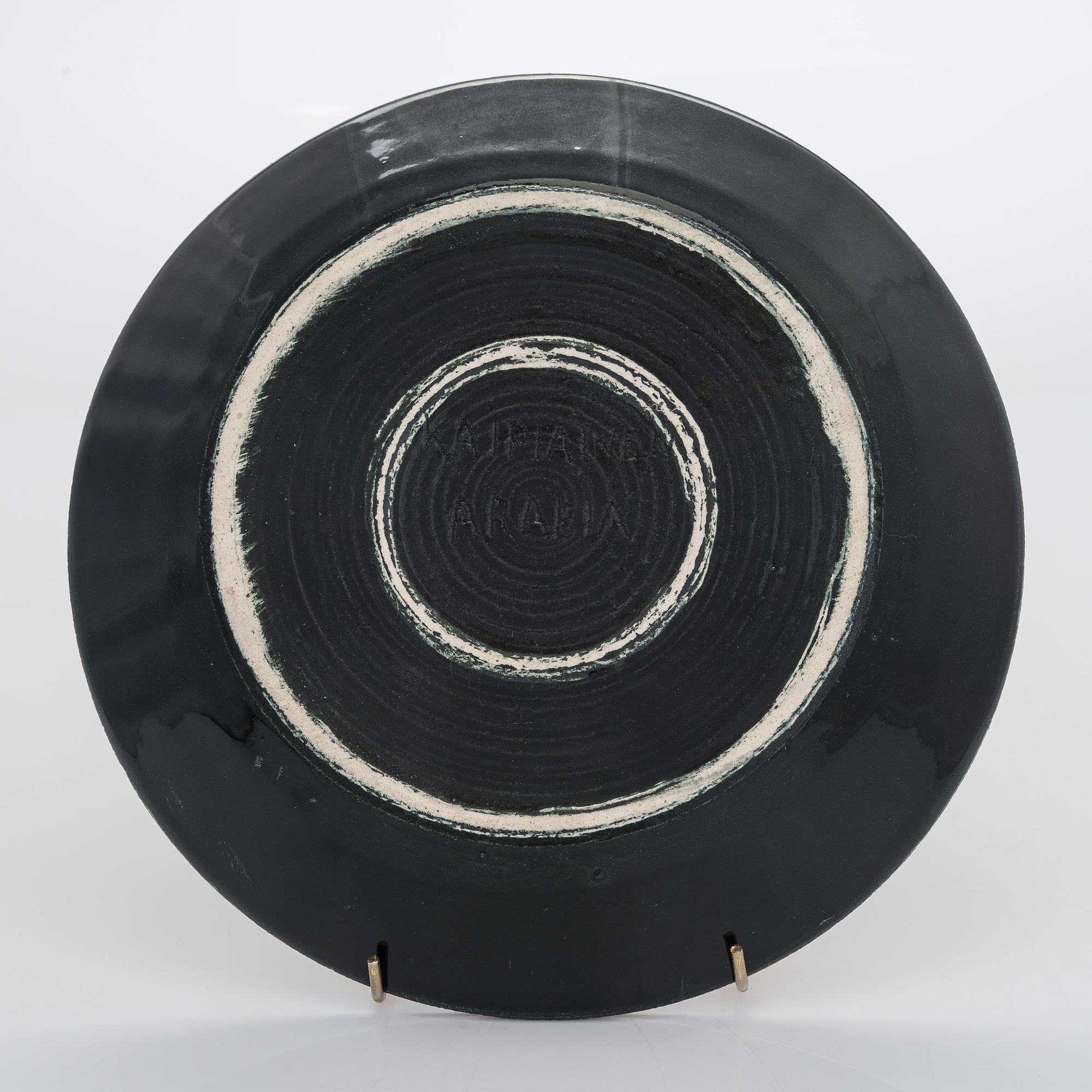 Birger Kaipiainen, a stoneware, decorative plate signed Kaipiainen Arabia.