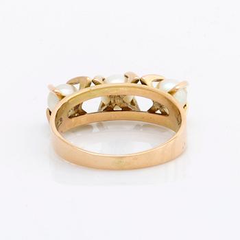 Elis Kauppi, ring 14K guld med 3 odlade pärlor ca 4 mm, Kupittaan Kulta 1967 Finland.