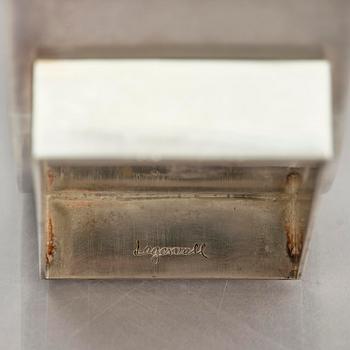 Inga Lagervall Ringbom, flaska med lock, sterling silver och nefrit, Stockholm 1978.