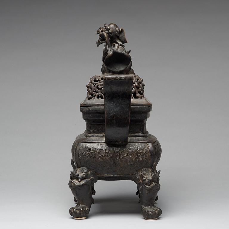 A bronze censer with cover, Qing dynasty (1664-1912).