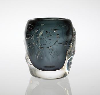 A Bengt Edenfalk 'Talatta' glass vase, Skruf 1961.