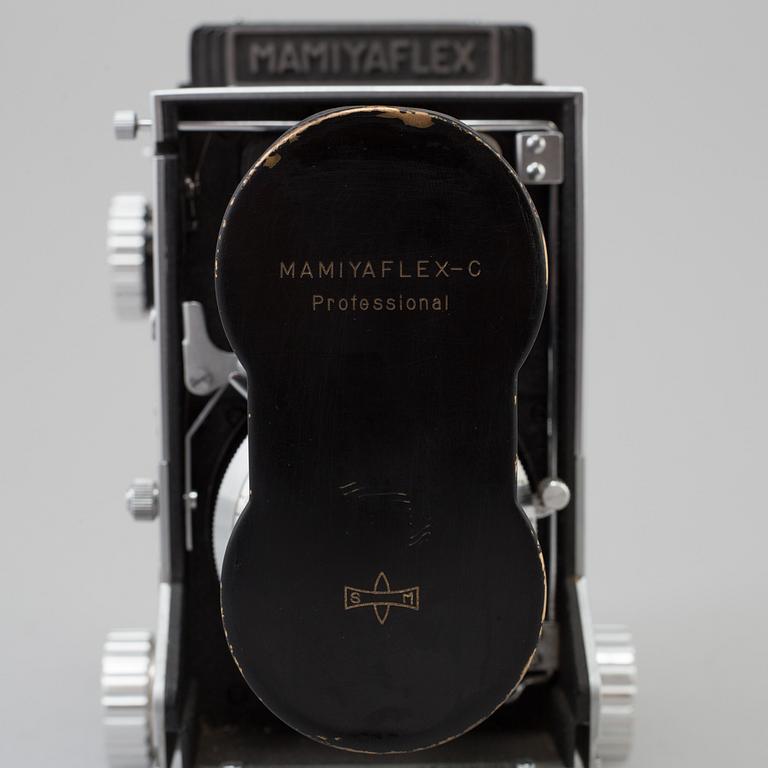 A Japanese Mamiyaflex C2 camera with Mamiya-Sekor 13,5 1:4,5 lens.