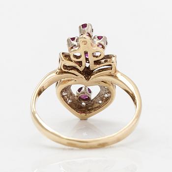 A 14K gold ring with diamonds ca. 0.14 ct in total and rubies.