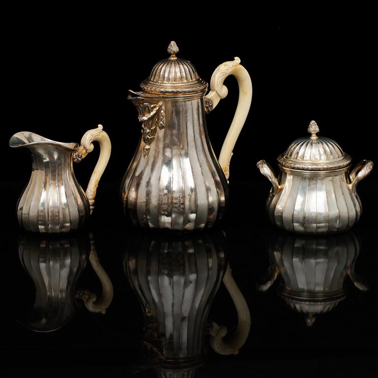 KAFFESERVIS, 3 delar, låghaltigt silver. Tyskland, 1900-talets första hälft. Tot vikt c:a 980 g.